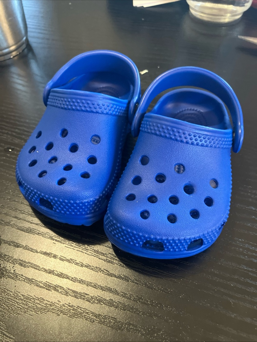 Crocs Littles Classic Clogs -  Blue bolt (11441)Toddler C2/C3 Shoes NWT